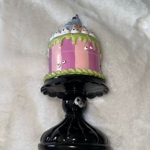 NEW Ghoulish Halloween Cake - Picture 1 of 5